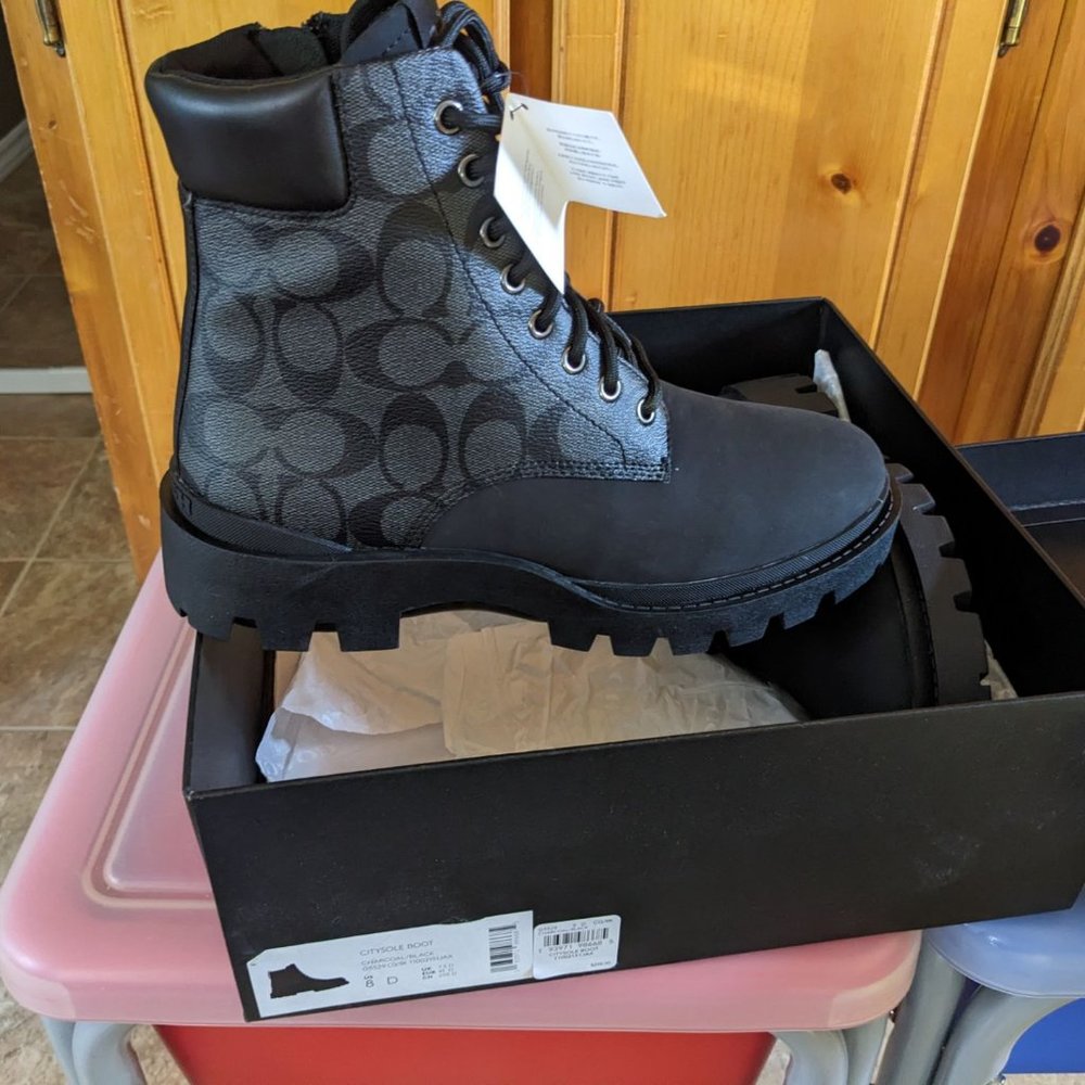 NWT Womans Citysole Lace Up Boot In Signature Jacquard